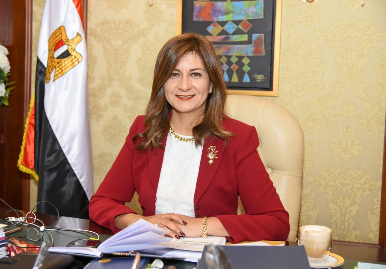 وزيرة الهجرة تشيد بشجاعة مصري بإيطاليا أنقذ أبرياء ومبنى سكني ضخم من حريق كبير 